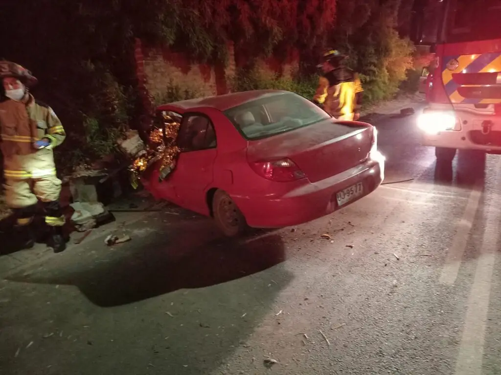 Conductor falleció tras chocar con muro de contención en Molina