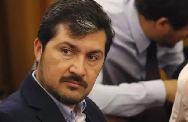 Diputado Rey evoluciona favorablemente tras compleja cirugía neurológica en Santiago
