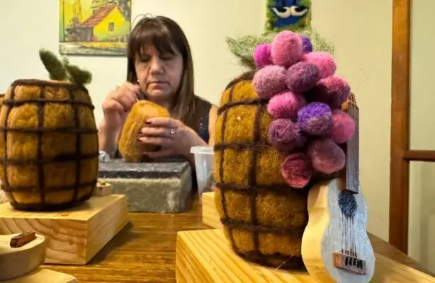 Artista local fabricó galardones que se entregarán en la Fiesta de la Vendimia de Chile 2024