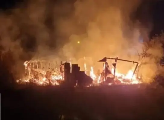 Incendio consumió una vivienda y dejó tres personas damnificadas en Teno