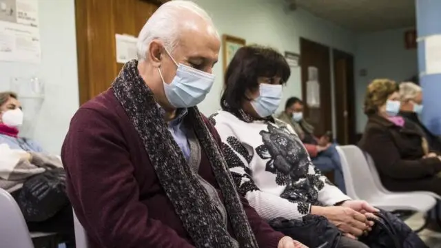 Autoridades llaman a cumplir uso de mascarillas obligatorio en servicios de urgencia
