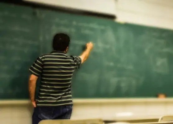 Investigan a profesor de Vichuquén por presunta relación con alumna de 17 años