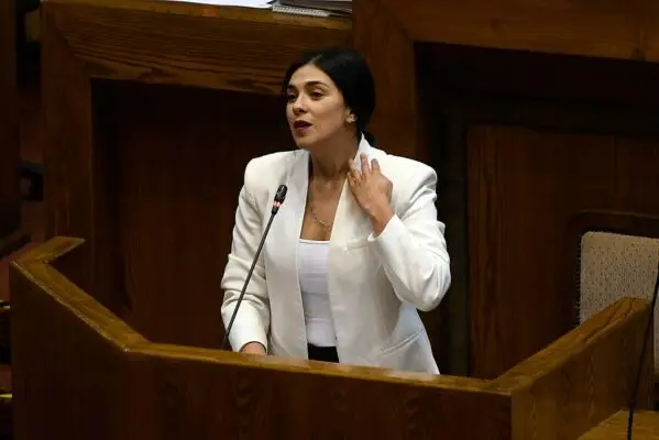 Karol Cariola tras ser elegida presidenta de la Cámara: "Ha caído un veto atávico, anticomunista y antidemocrático"