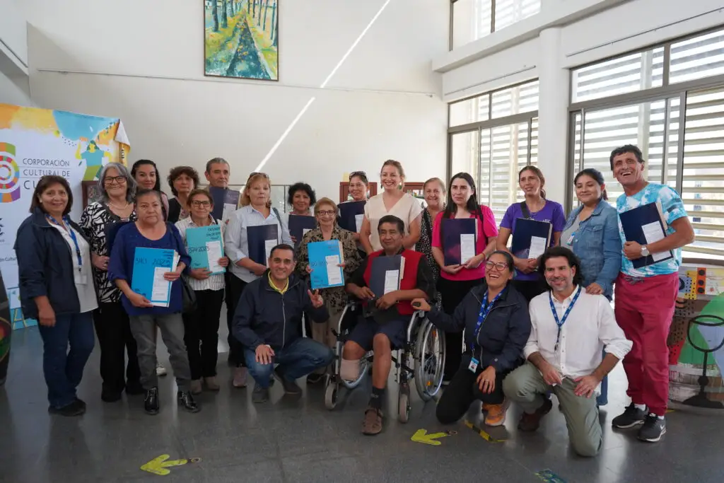 EGIS municipal de Curicó gestionó nueva entrega de carpetas de regularización de viviendas