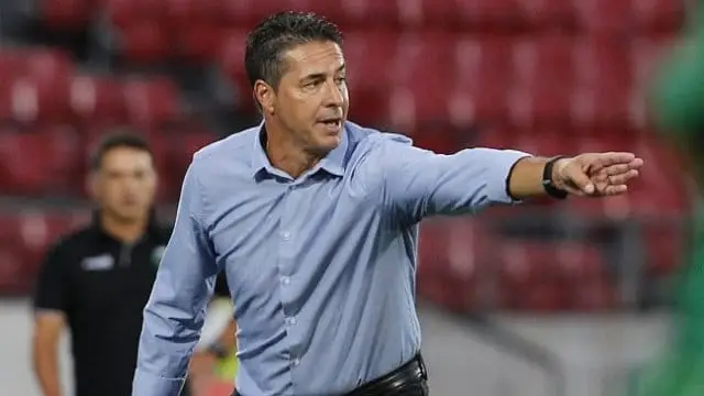 Héctor Almandoz corre con ventaja para llegar a Curicó Unido