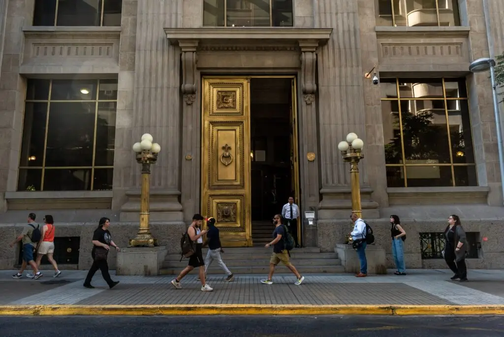 Banco Central baja la tasa de interés hasta 6,5% y anticipa nuevas bajas