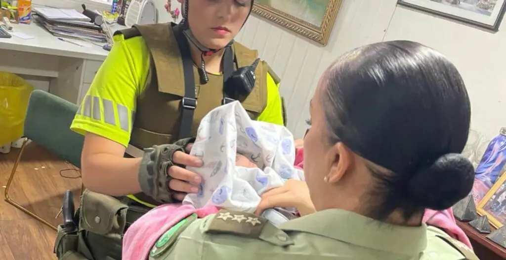 Rescatan a bebé de dos días abandonado en Recoleta: estaba al interior de una mochila