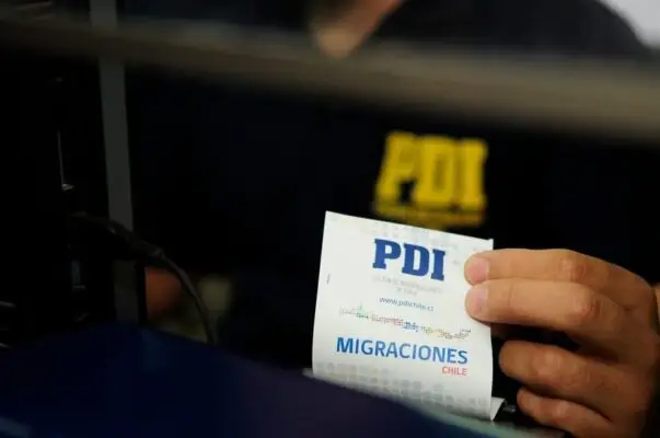 Contraloría revela que extranjeros expulsados regresaron a Chile por pasos habilitados