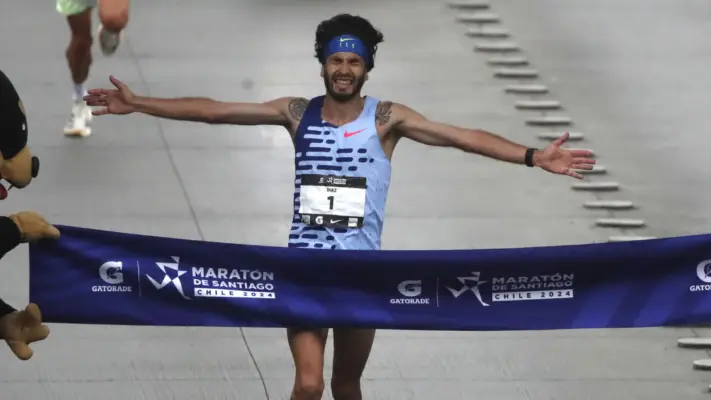 Carlos Díaz ganó los 21k del Maratón de Santiago 2024