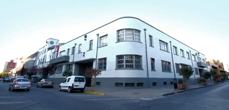 Municipio de Curicó debió pagar más de $107 millones a ex trabajador de empresa que demandó por daños y perjuicios
