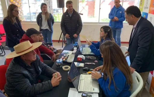 Entel inició recambio de celulares 2G para personas mayores de Licantén