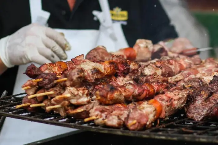 Este sábado se realizará anticuchada en Rauco para apoyar a Tomás Ross en su lucha contra distrofia muscular de Duchenne