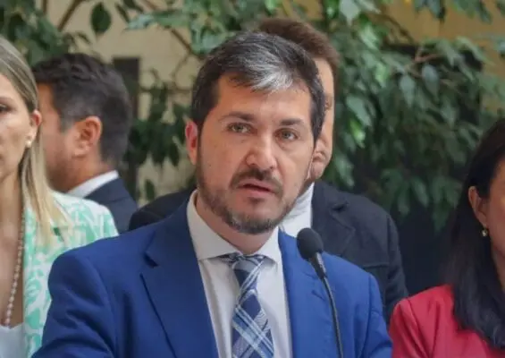 Diputado Rey solicita al municipio de Curicó mejoras en seguridad del Parque Cerro Carlos Condell