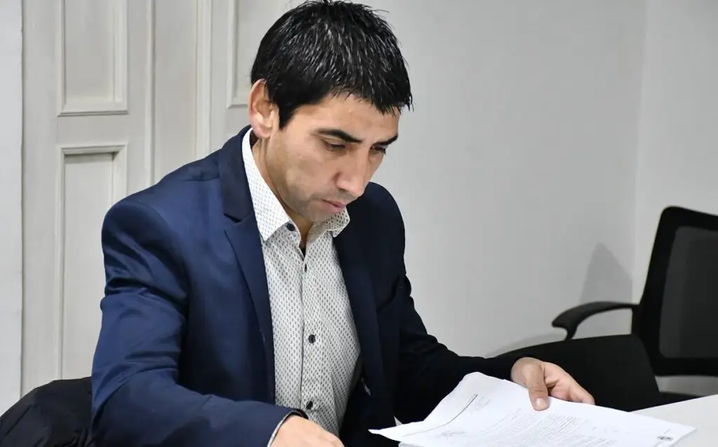 Alen Quiroga Barrera (UDI) asumió como nuevo concejal de Sagrada Familia