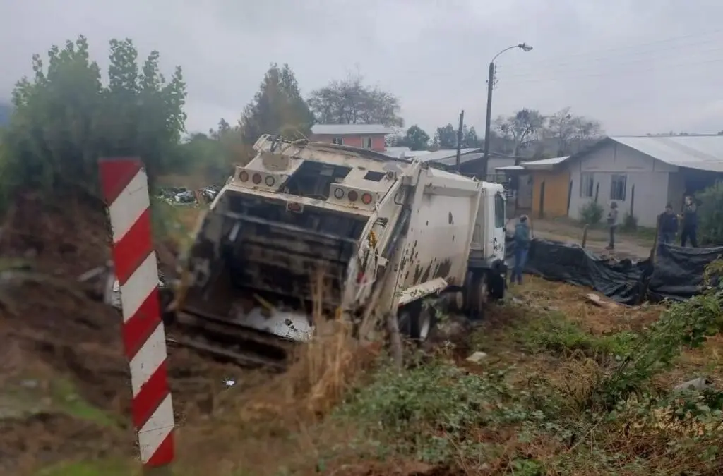 Funcionario municipal de Hualañé murió en choque de camiones en la Ruta J-60