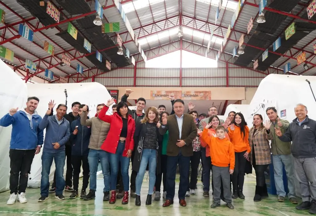 Municipio de Licantén entregó subvenciones a 14 deportistas destacados de la comuna