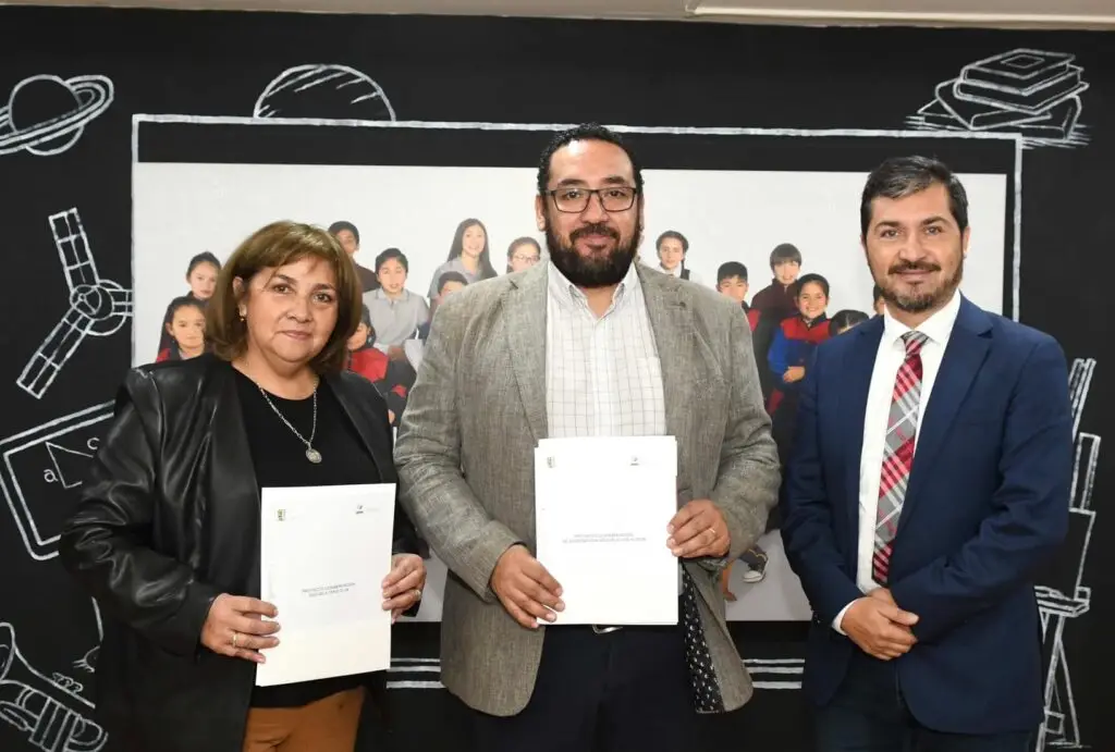 Ministro de Educación aseguró financiamiento histórico de casi $900 millones para escuelas de Teno