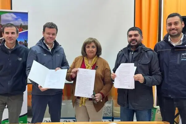CBB y Dirección de Vialidad firmaron convenio para pavimentar nuevo tramo en Ruta J-25 hacia el Culenar en Teno