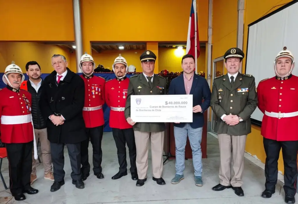 Presidente nacional de Bomberos entregó $40 millones para reconstruir cuartel de Rauco