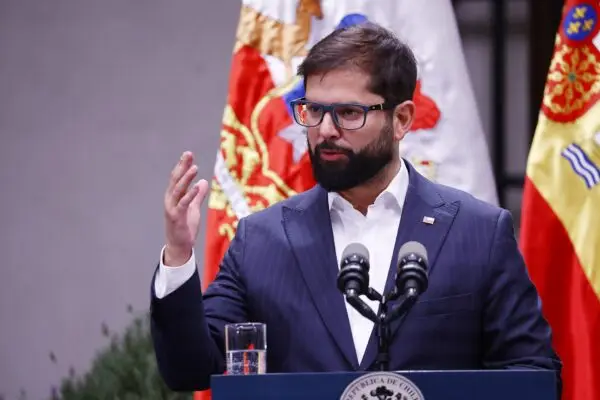 Presidente Boric: "Jamás festiné ni me hizo ningún sentido esta imagen burda del perro matapacos"