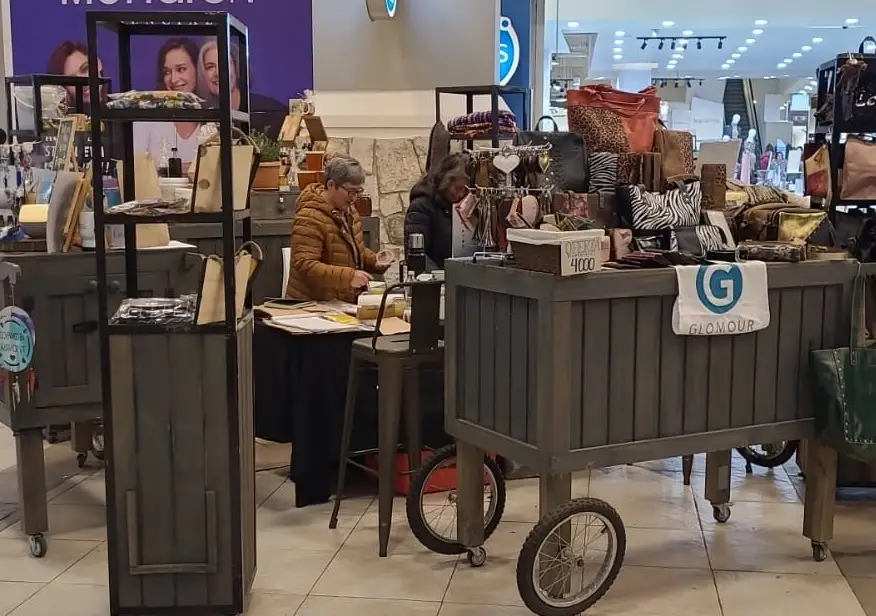 Feria de emprendedoras del programa Mujeres Jefa de Hogar estará en Mall Curicó hasta el domingo