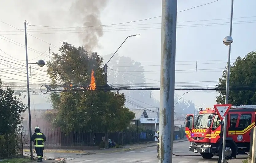 Incendio de cables eléctricos en Hualañé causó cortes de tránsito y energía eléctrica