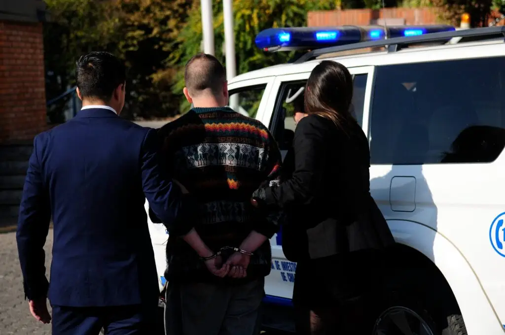 Sujeto que lanzaba drogas a la cárcel de Curicó quedó en prisión preventiva