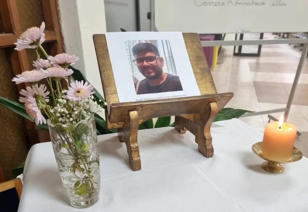 Estudiantes y autoridades de la UCM en Curicó realizan homenajes a alumno asesinado en el Cerro Condell