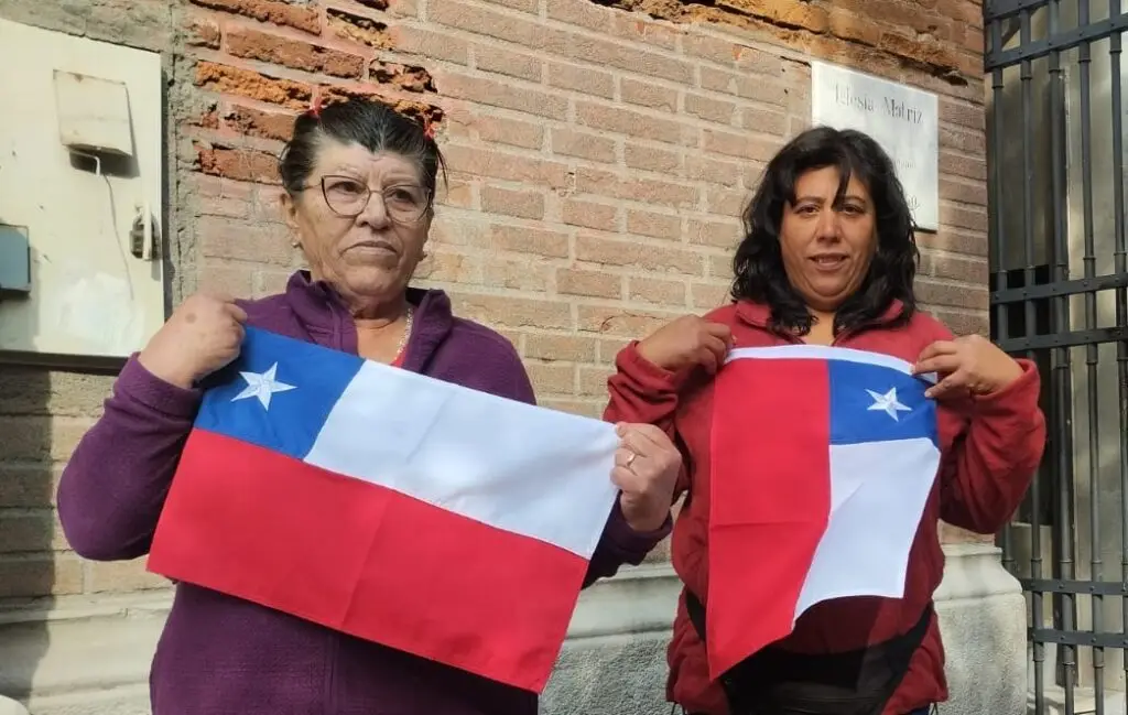 Madre e hija que caminaban de Talca a La Moneda exigiendo una casa desertaron en Curicó