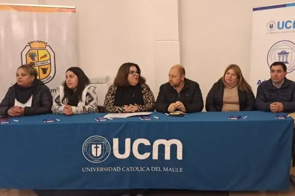 Municipio de Sagrada Familia y UCM firmaron convenio para capacitar a dirigentes sociales