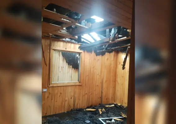 Incendio provocó millonarios daños en vivienda de Teno