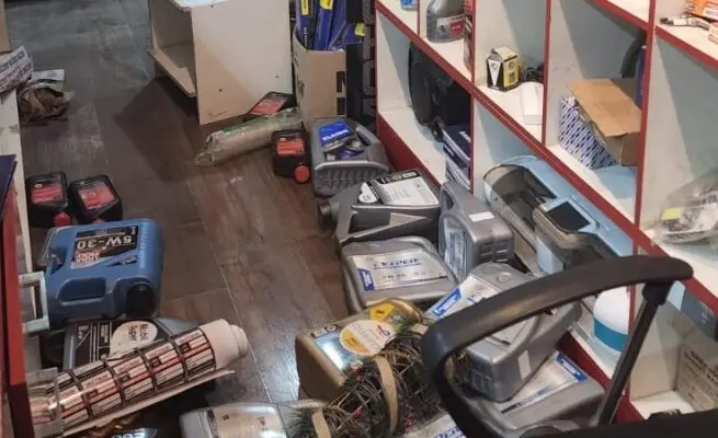 Delincuentes huyeron con más de 70 millones de pesos en especies desde lubricentro en Curicó