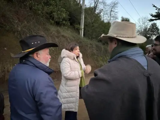 Río Claro y San Clemente buscarán soluciones en conjunto por socavón en el sector Los Treiles