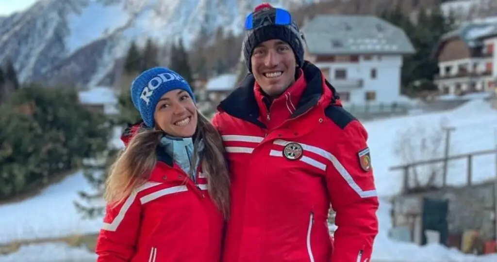 Pareja de esquiadores mueren abrazados tras caer 700 metros en Los Alpes