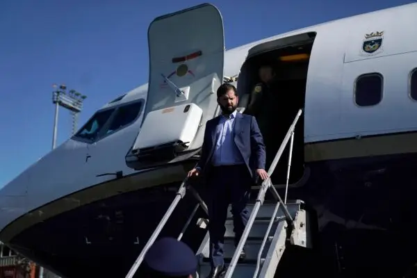 Presidente Boric retorna a Chile tras gira europea y agenda visitas a zonas afectadas por sistema frontal
