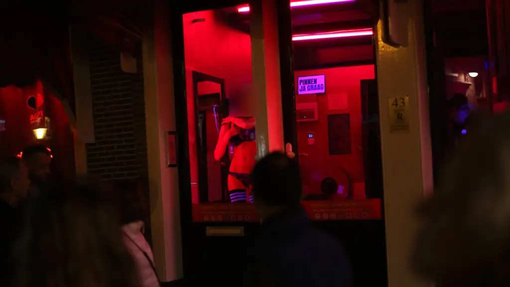 Excarabineros se hicieron pasar por fiscalizadores para obtener favores sexuales en club nocturno de Santiago