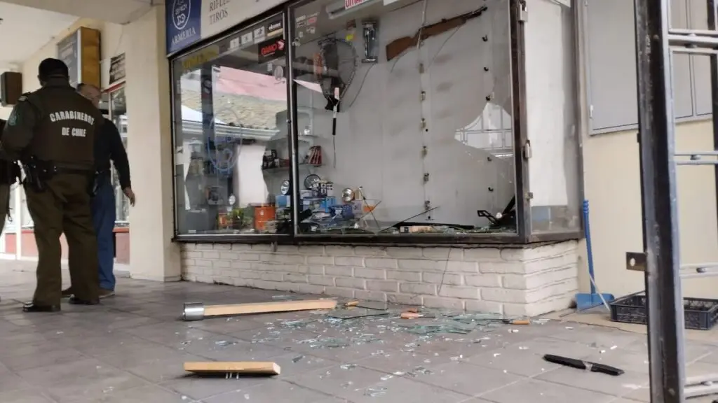 Sujetos realizaron robos en dos locales del Paseo Colonial de Curicó