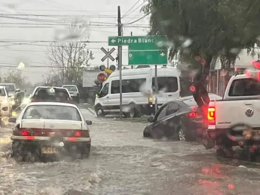 Curicó y Teno son las comunas más afectadas durante primer sistema frontal de esta semana