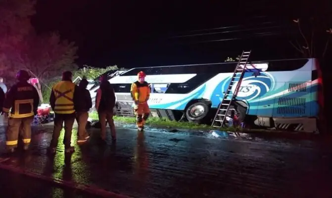 Identifican a auxiliar fallecido en grave colisión frente a Lontué