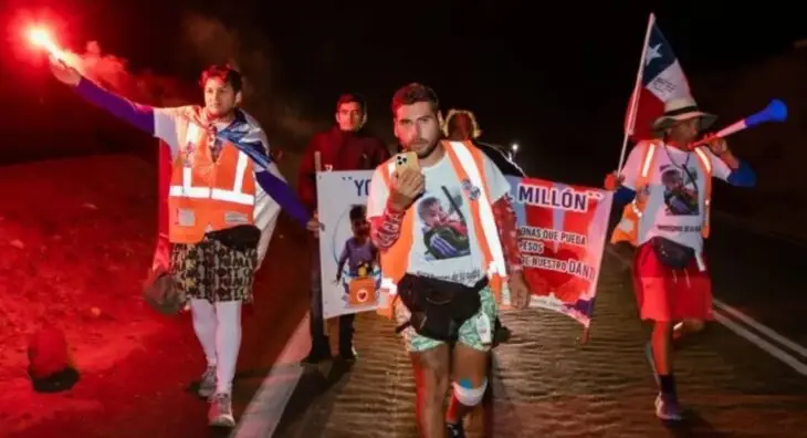 Dante contra Duchenne: VLN Radio conversó con padre que camina de Arica a La Moneda