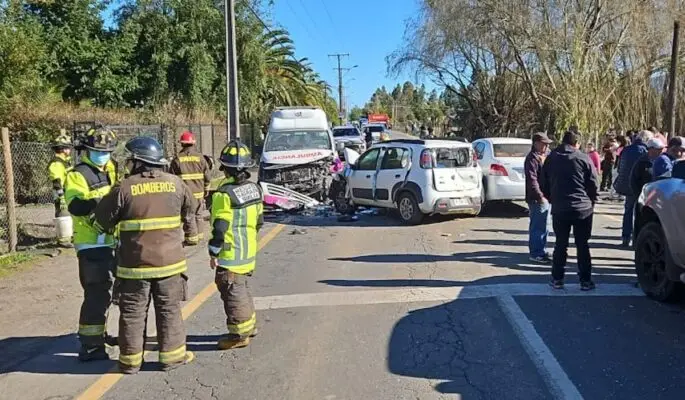Colisión frontal entre automóvil y ambulancia deja tres heridos en camino a Sagrada Familia