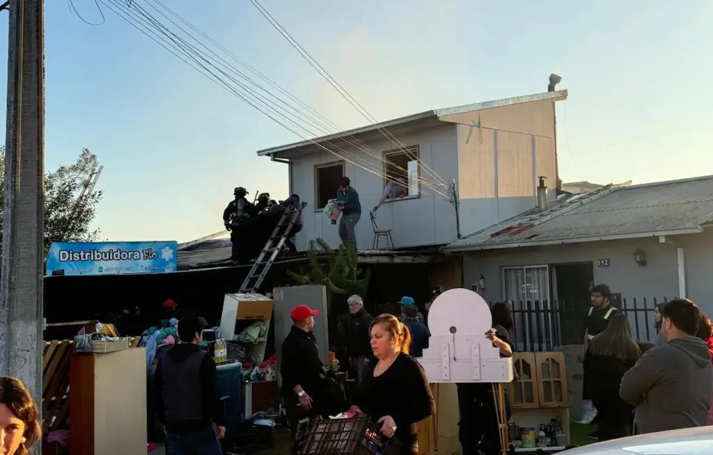 Incendio provoca daños en tres casas de la Villa Don Álvaro I de Teno