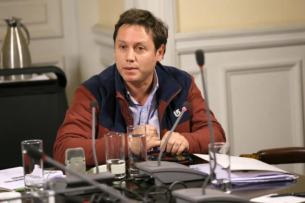 Precandidato a gobernador insta a presentar proyecto que rebaje las cuentas de la luz en el Maule