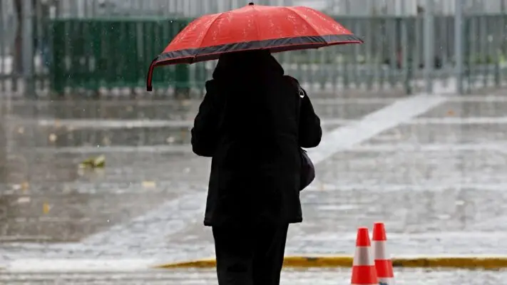 Dirección Meteorológica emitió alerta por lluvias en zona centrosur y Senapred anticipa aluviones