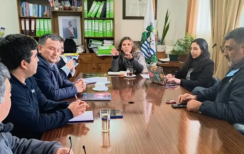 Municipio de Hualañé se reunió con CGE y la SEC para mejorar sistema de climatización en establecimientos educativos