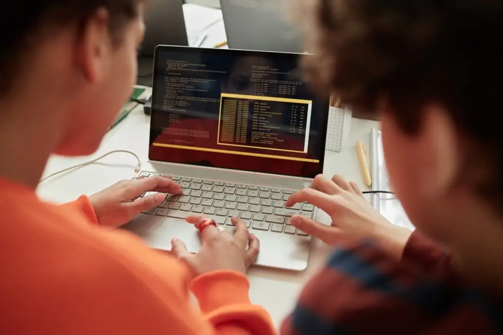 Becas TIC: Consulta con el RUT si te corresponde el computador que entrega el Gobierno