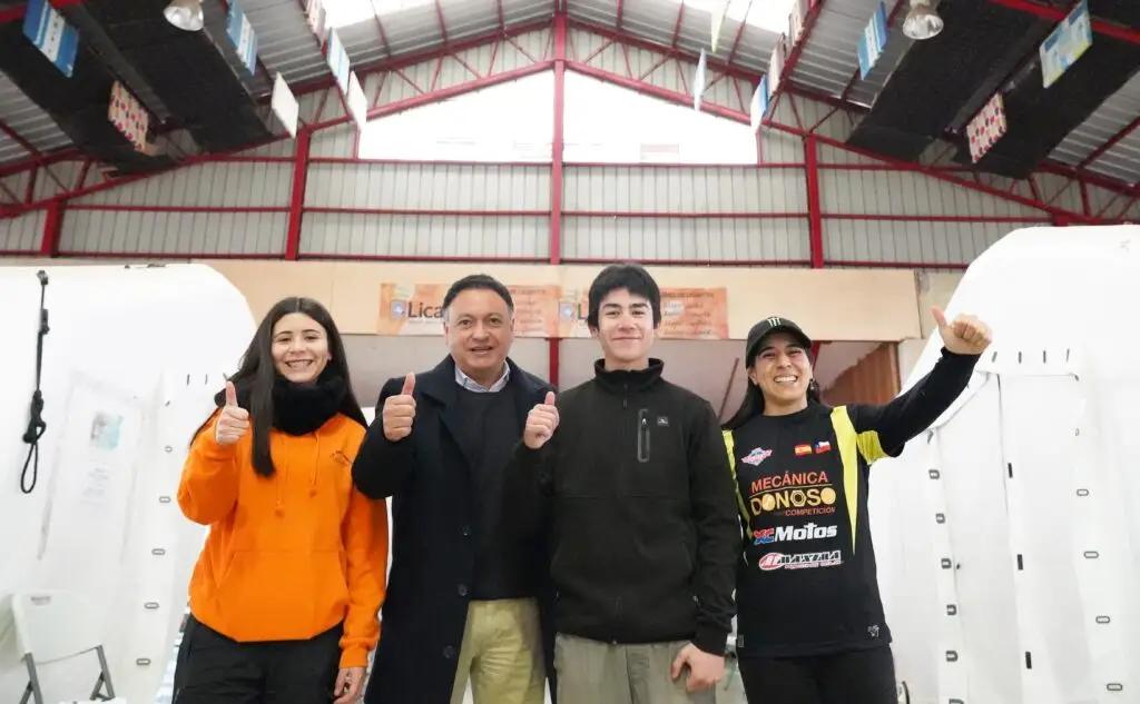 Municipio de Licantén entregó subvenciones a deportistas destacados