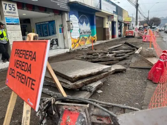 Avanza proyecto de reposición de veredas en el centro de Curicó