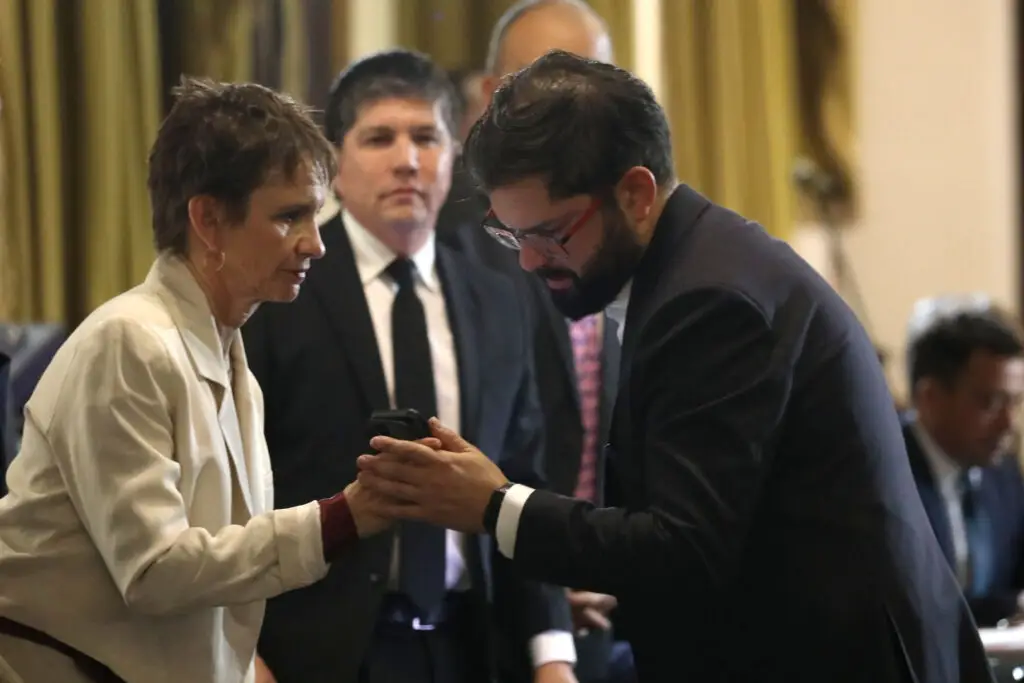 Cae aprobación de Boric, Tohá y Monsalve por crisis de seguridad en el país, según encuesta