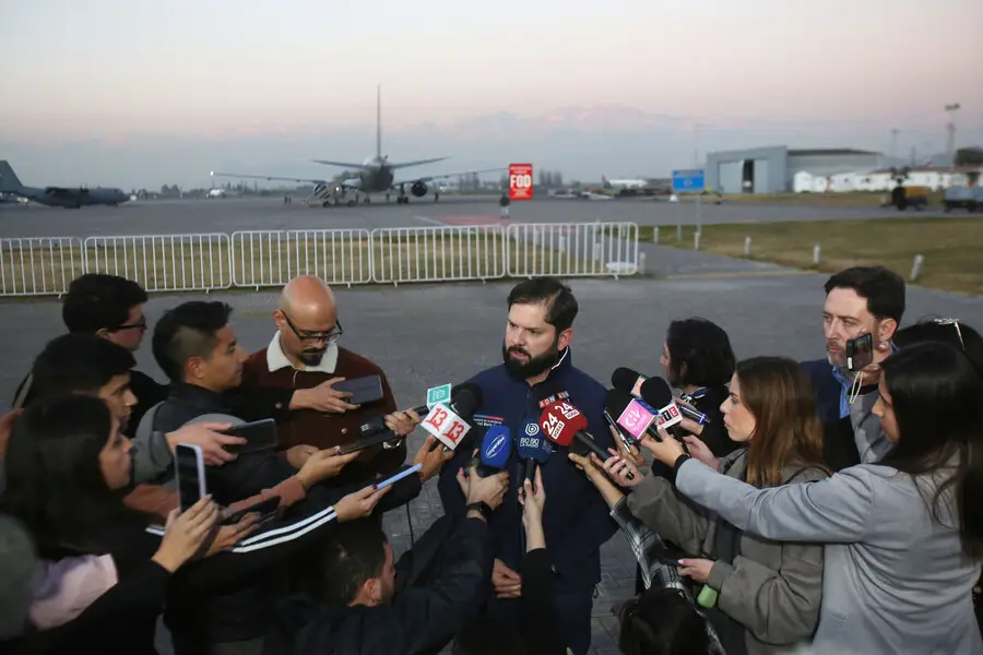 "No le voy a pedir la renuncia a nadie porque me lo pide la UDI": Presidente Boric respalda a Tohá tras ola de homicidios en RM